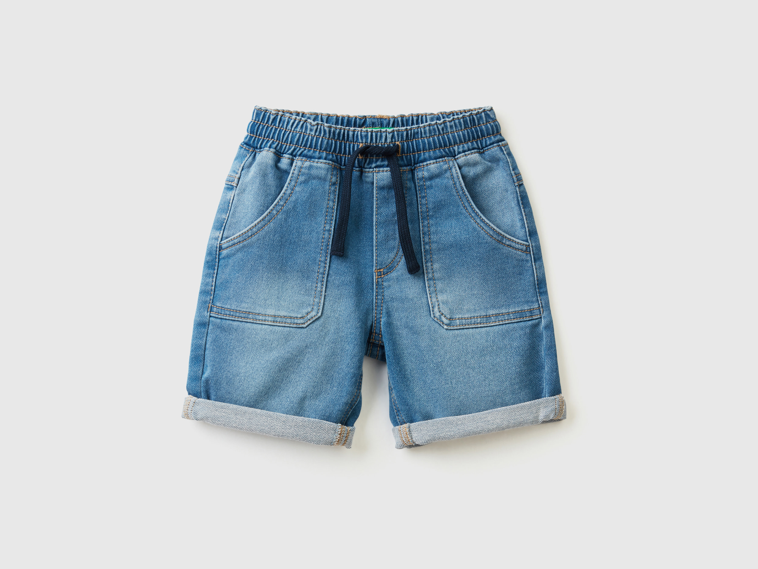 Short en denim extensible Short en denim extensible