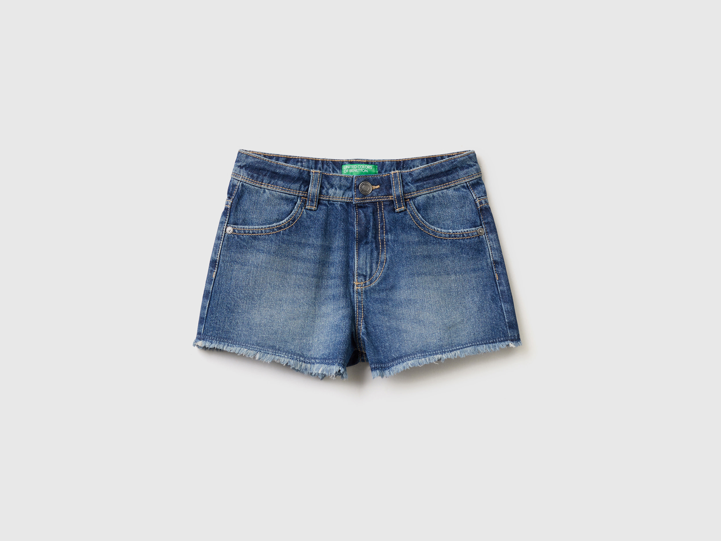 Short en jeans à franges Short en jeans à franges