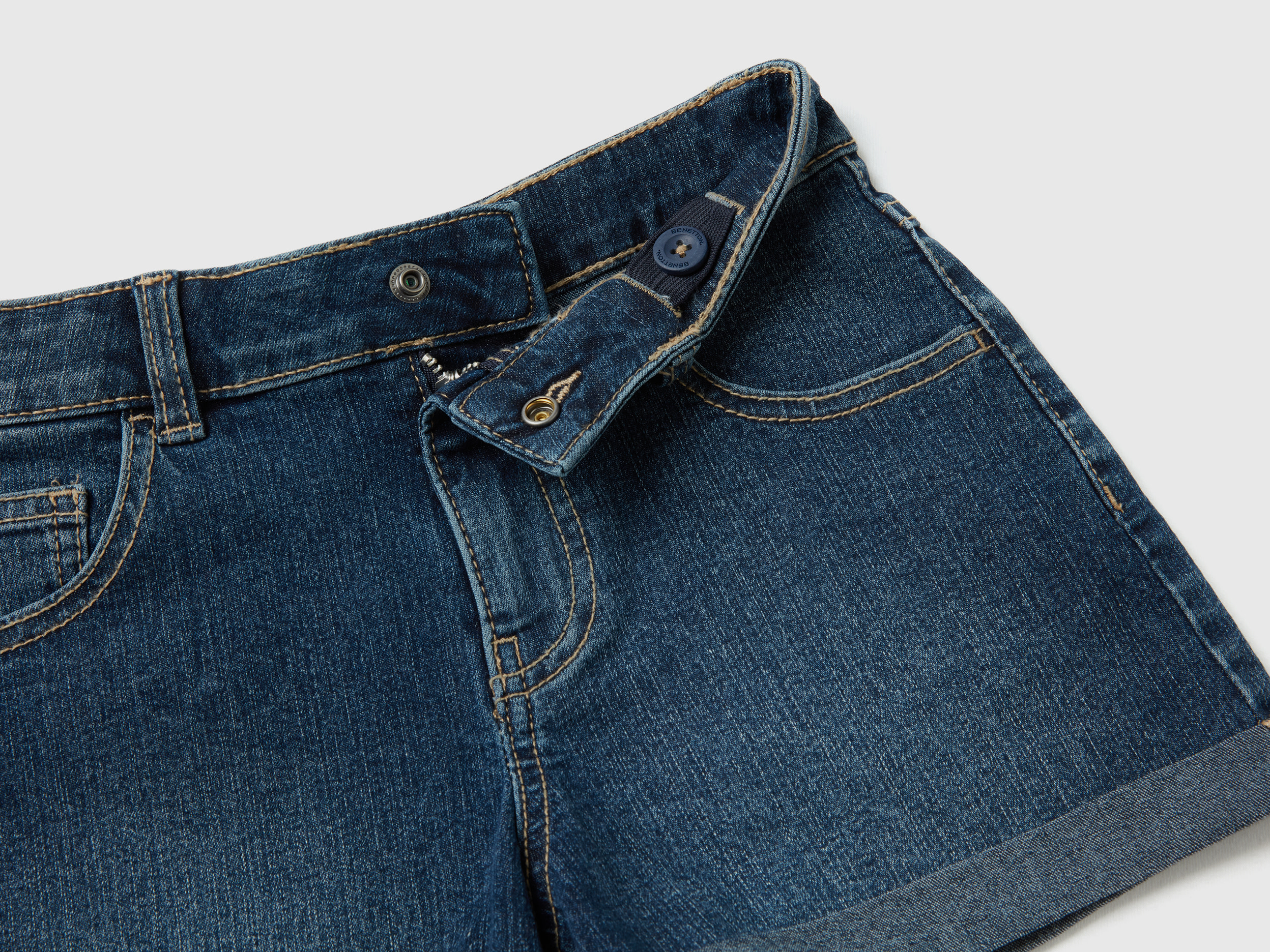 Jeans court en denim – Image 3