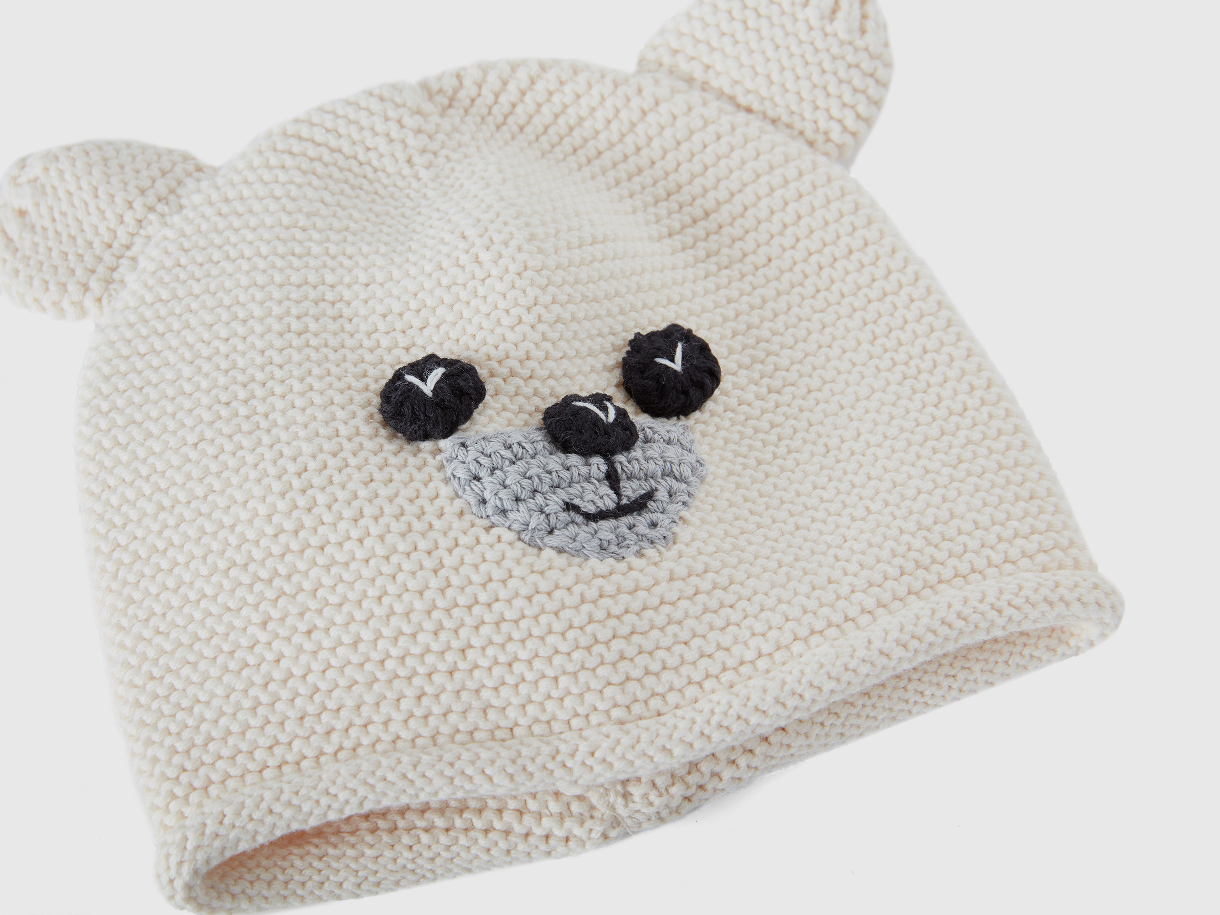 Petit bonnet en tricot avec applications – Image 3