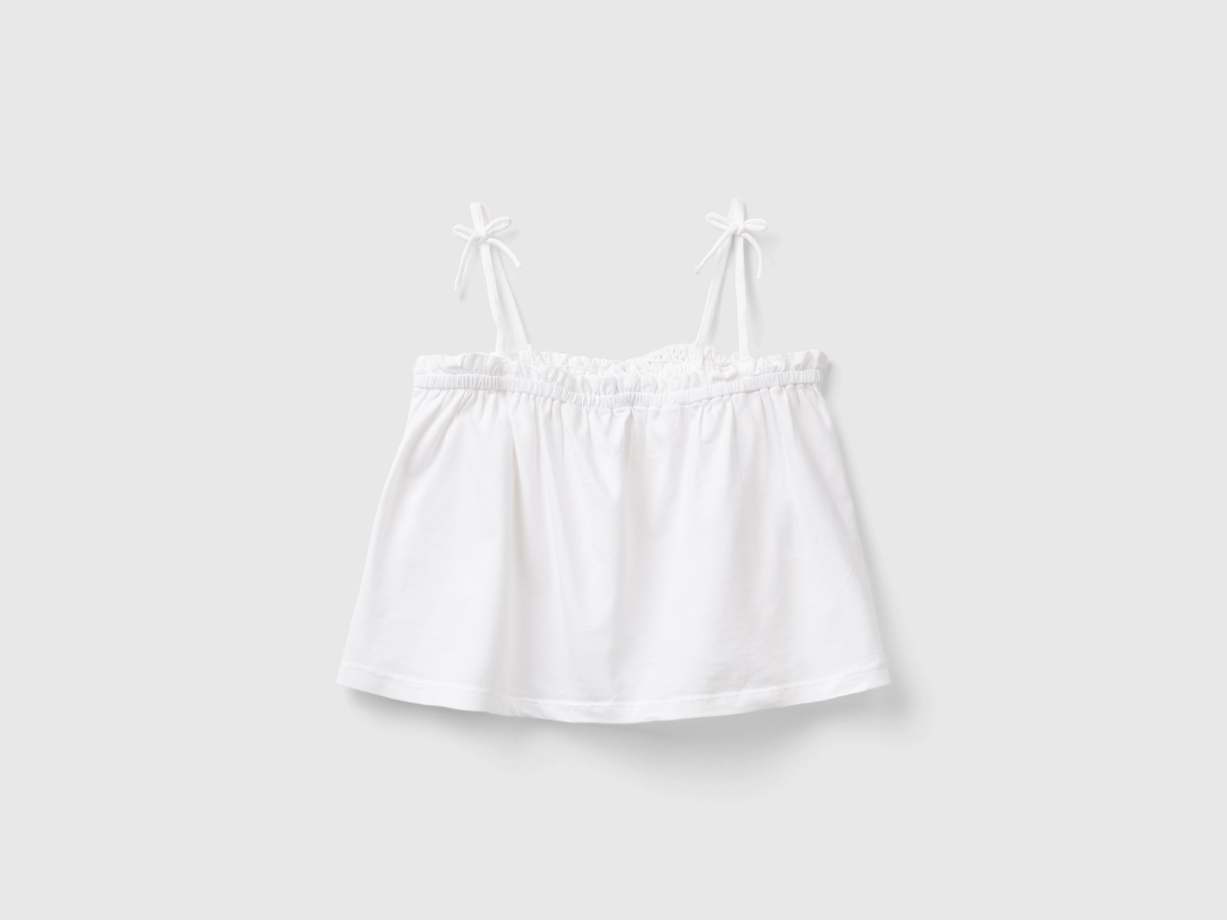Haut à détails en broderie anglaise Haut à détails en broderie anglaise