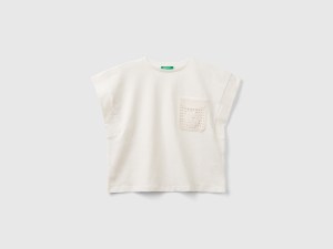 T-shirt à écusson en macramé T-shirt à écusson en macramé