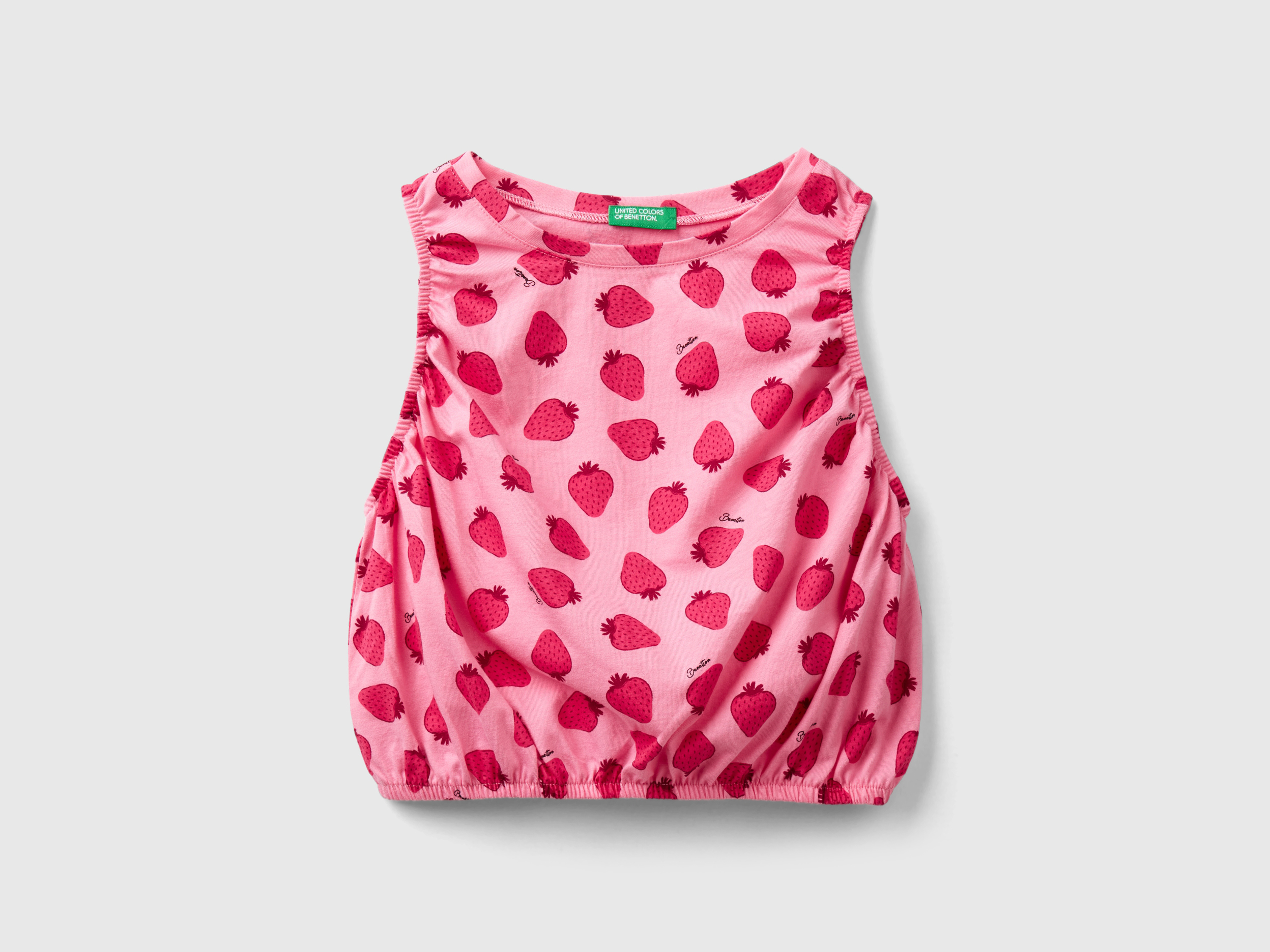 Haut rose à motif fraise Haut rose à motif fraise