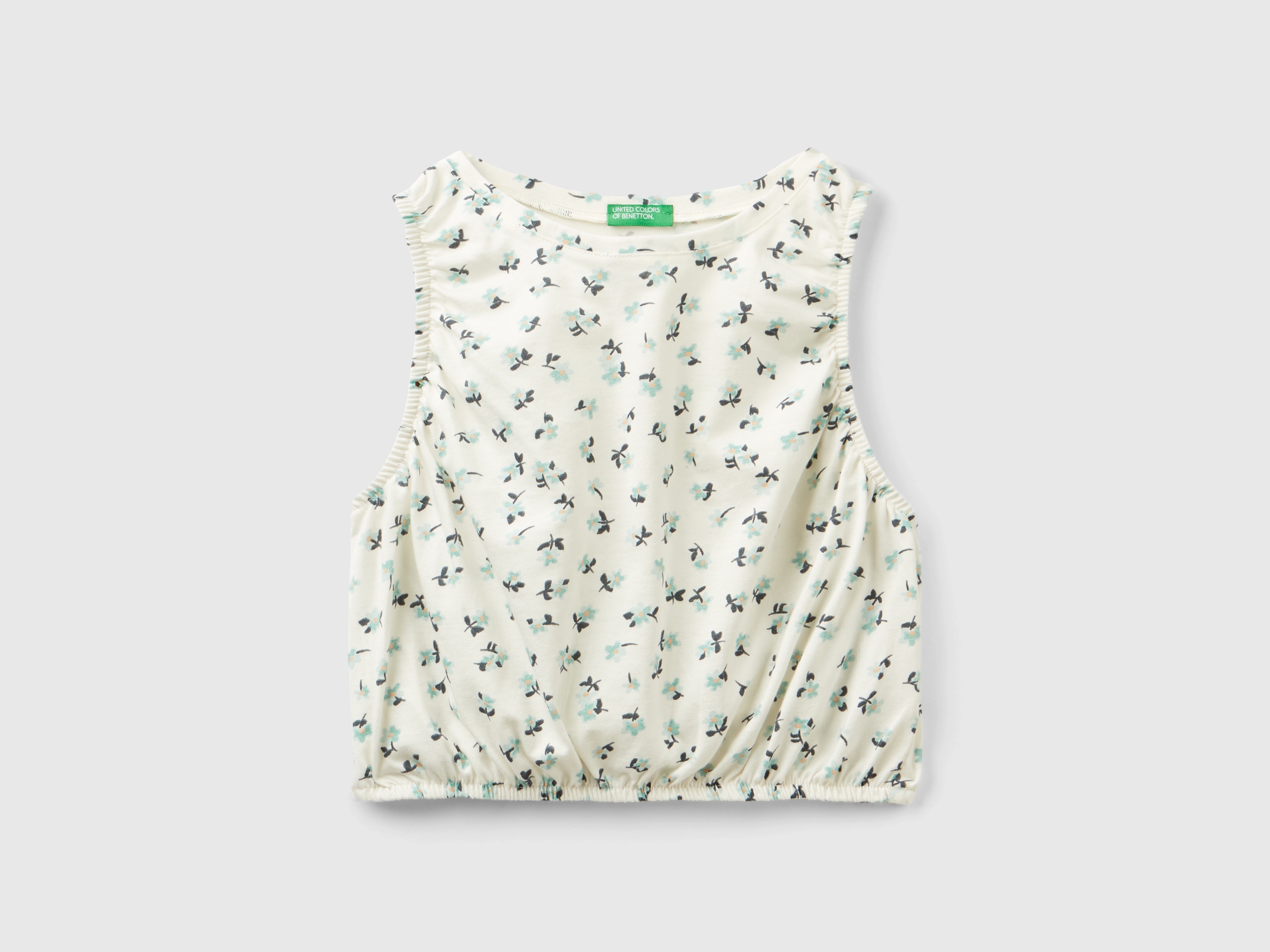 Haut blanc à motif floral Haut blanc à motif floral