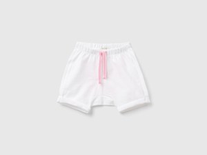 Short à écusson à l’arrière Short à écusson à l’arrière