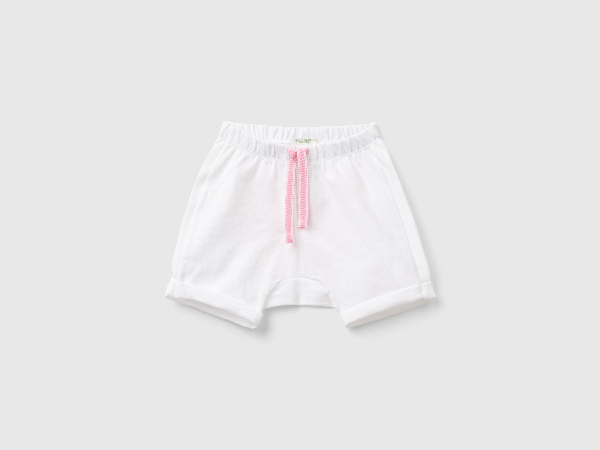 Short à écusson à l’arrière Short à écusson à l’arrière