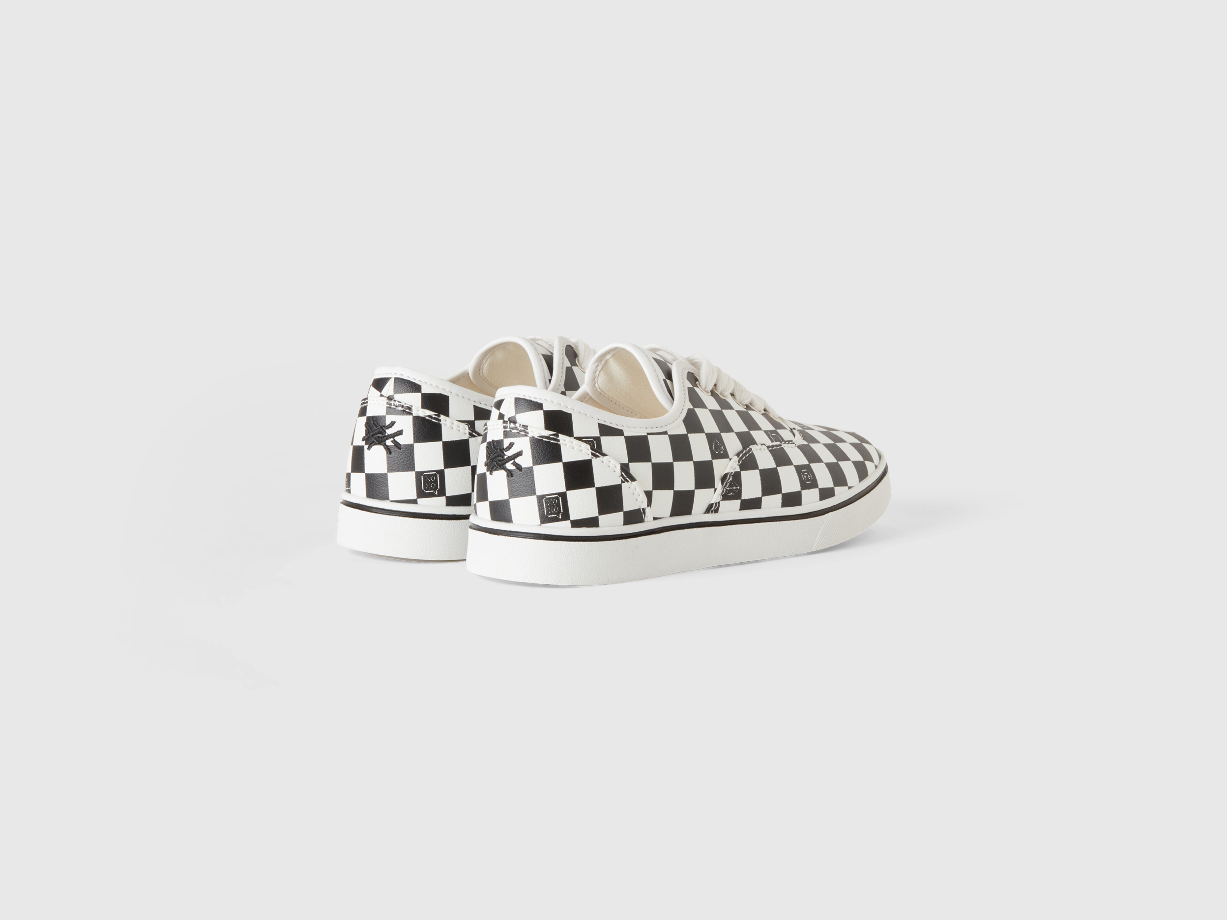 Sneakers à lacets et logo – Image 2