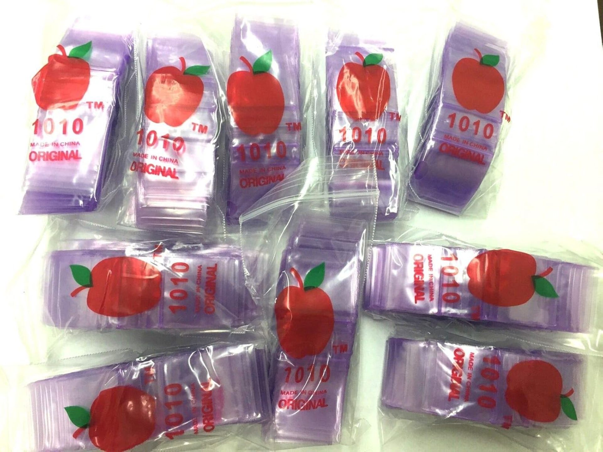 1010 (1″X1″) Purple Color Apple Brand Bags Mini ZipLock Baggies, Case of 1,000 1010 (1″X1″) Purple Color Apple Brand Bags Mini ZipLock Baggies, Case of 1,000