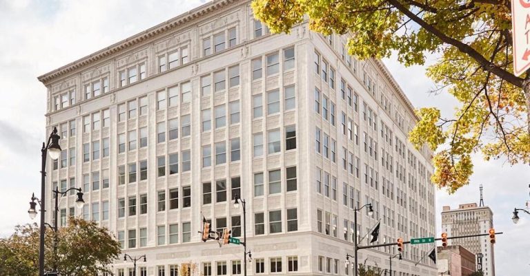 Birmingham’s historic The Pizitz Building is up for sale Birmingham’s historic The Pizitz Building is up for sale