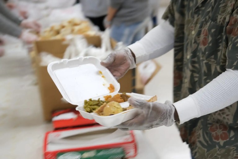 5 places with free meals this holiday season + how to volunteer 5 places with free meals this holiday season + how to volunteer