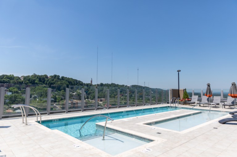 3 things we love about Cortland Vesta, including the new rooftop pool 🤩 3 things we love about Cortland Vesta, including the new rooftop pool 🤩