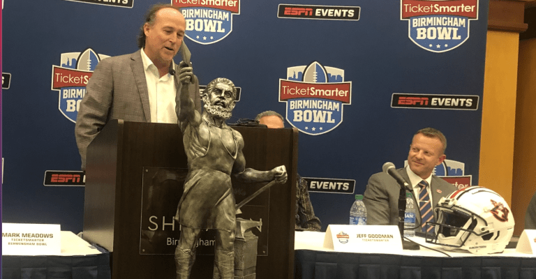 Houston Coach not impressed with Birmingham food scene, offered invitation by local restaurateur Houston Coach not impressed with Birmingham food scene, offered invitation by local restaurateur
