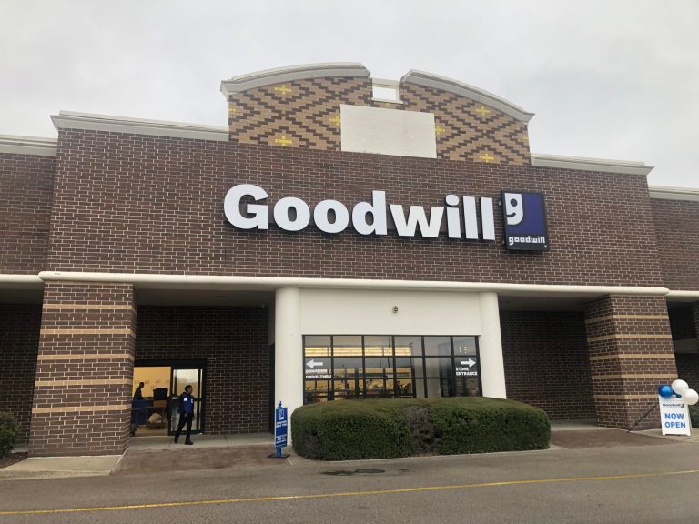 BREAKING: Brook Highland Plaza retail center was just sold BREAKING: Brook Highland Plaza retail center was just sold