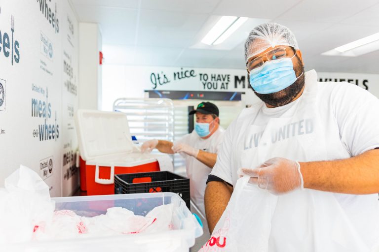 5 reasons you need to sign up to be a Meals on Wheels volunteer right now 5 reasons you need to sign up to be a Meals on Wheels volunteer right now