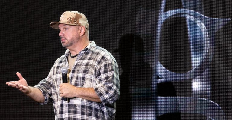 Garth Brooks meets with press before historic Birmingham concert — takeaways & parking info Garth Brooks meets with press before historic Birmingham concert — takeaways & parking info
