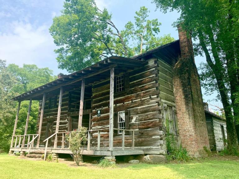 Alabama’s Historic Looney House severely damaged by fire—how you can help Alabama’s Historic Looney House severely damaged by fire—how you can help