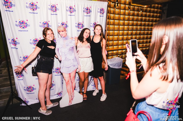 Taylor Swift is making a buzz all over the world—here’s how you can get in on the fun in Birmingham Taylor Swift is making a buzz all over the world—here’s how you can get in on the fun in Birmingham