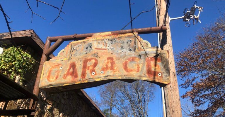 The Garage makes South’s best dive bar list; declares neighbor deserves honor instead The Garage makes South’s best dive bar list; declares neighbor deserves honor instead