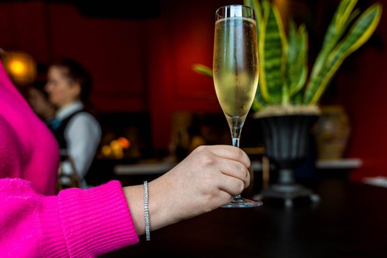 5 Valentine’s Day date spots + the perfect jewelry for each 5 Valentine’s Day date spots + the perfect jewelry for each