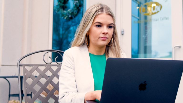 She loved getting her MBA online with UNA—find out why She loved getting her MBA online with UNA—find out why