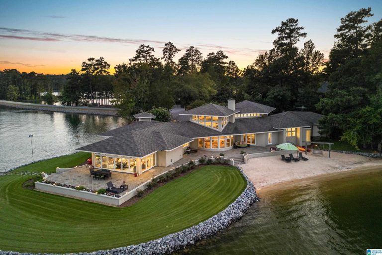 5 reasons to love this .3M Lake Martin mansion 5 reasons to love this .3M Lake Martin mansion