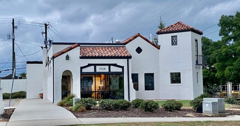 Taj India sets soft opening date at new Clairmont Avenue—former Bogue’s location Taj India sets soft opening date at new Clairmont Avenue—former Bogue’s location