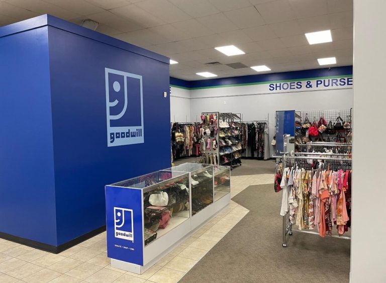 VIRAL: ,000 wedding dress sold for at Birmingham Goodwill VIRAL: ,000 wedding dress sold for at Birmingham Goodwill