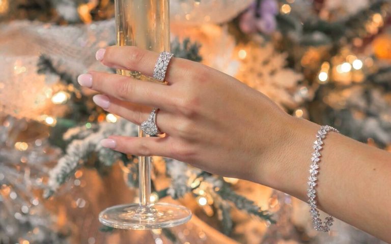Diamonds, cocktails + holiday deals—get them all Nov 17-27 Diamonds, cocktails + holiday deals—get them all Nov 17-27