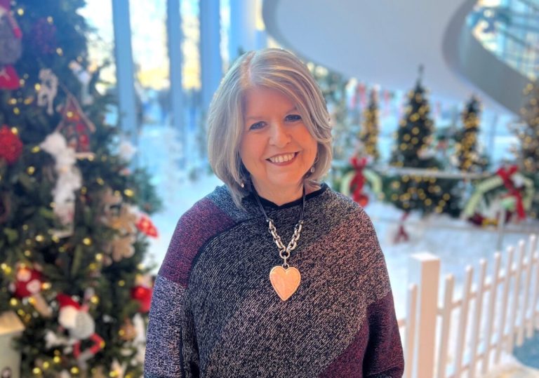 How one Children’s employee has brought holiday cheer to patients, families + staff for 32 years How one Children’s employee has brought holiday cheer to patients, families + staff for 32 years