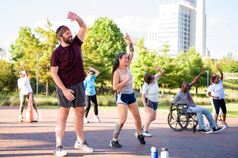 8 family-friendly outdoor activities—hiking, free workouts + more 8 family-friendly outdoor activities—hiking, free workouts + more