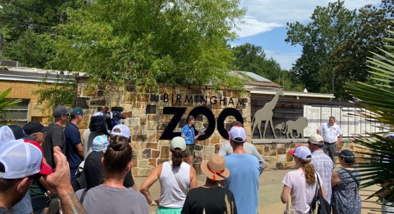 Australian athletes visit Birmingham Zoo to see animals from down under Australian athletes visit Birmingham Zoo to see animals from down under