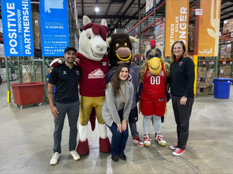 Fight hunger together: Birmingham’s 5 pro teams collect food Fight hunger together: Birmingham’s 5 pro teams collect food
