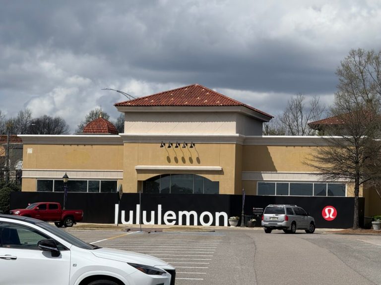 Lululemon at The Summit moving to former Talbots location Lululemon at The Summit moving to former Talbots location