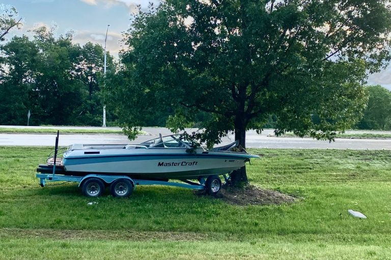 Farewell tour: the abandoned boat on Highway 280 has been towed Farewell tour: the abandoned boat on Highway 280 has been towed