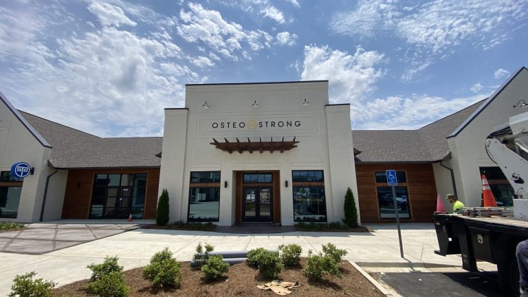Hoover’s Knox Square expands with new joint + wellness center Hoover’s Knox Square expands with new joint + wellness center