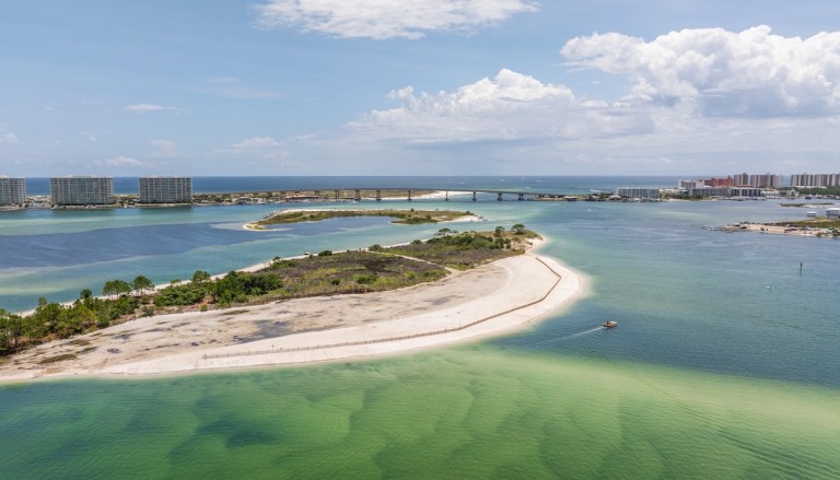 How staying a little longer on Alabama’s Beaches is better for you + the environment How staying a little longer on Alabama’s Beaches is better for you + the environment
