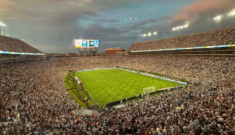 88,043 fans in Auburn to see Lionel Messi before the World Cup begins 88,043 fans in Auburn to see Lionel Messi before the World Cup begins