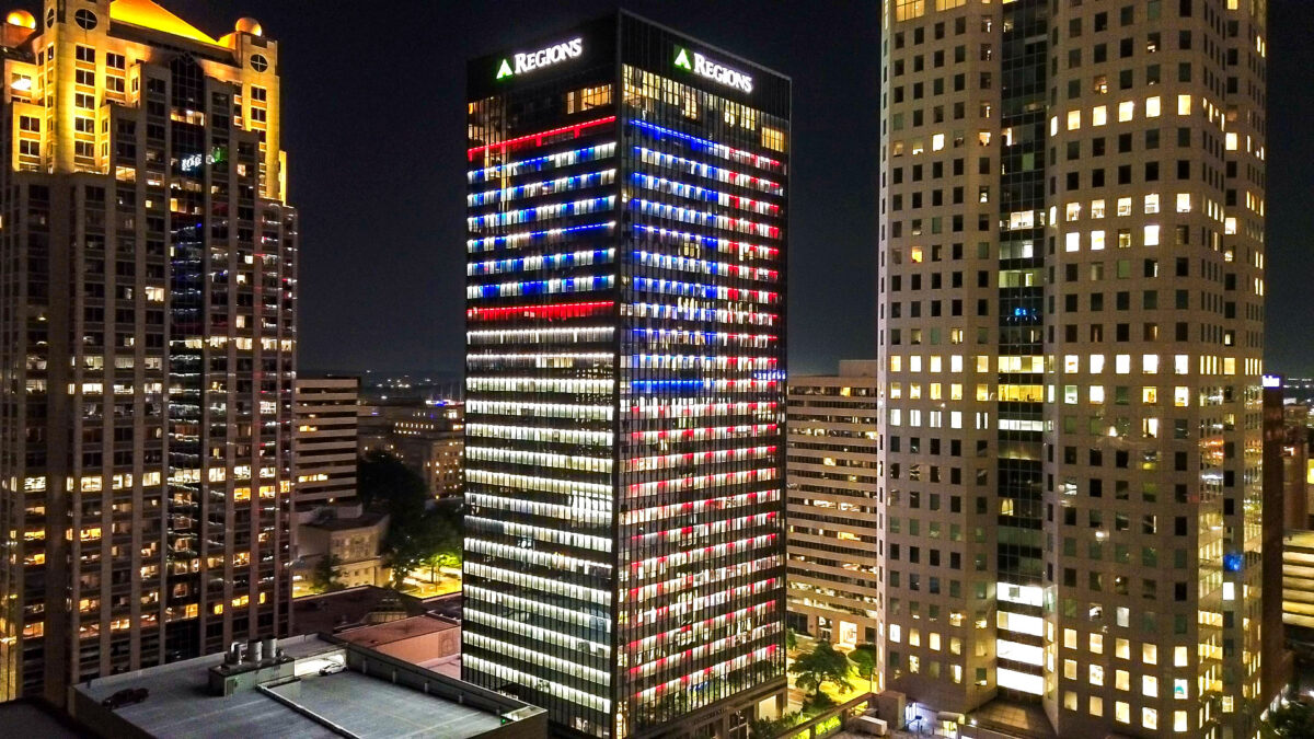 Regions Bank celebrates July 4th with iconic tower lighting By Pat Byington LAST UPDATED 06/24/26 Reviewed by: Mary Helene Hall Reading time: 2 minutes