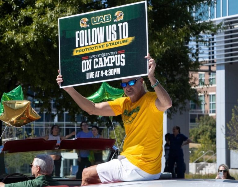 ESPN’s ‘SportsCenter on Campus’ makes a stop at UAB’s homecoming game ESPN’s ‘SportsCenter on Campus’ makes a stop at UAB’s homecoming game