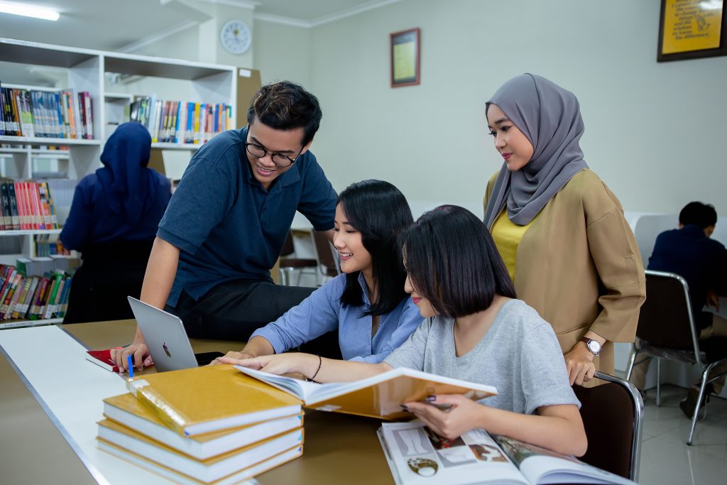 Kuliah Di Bandung: Berapa Biayanya? Panduan Lengkap Untuk Mahasiswa Baru Kuliah Di Bandung: Berapa Biayanya? Panduan Lengkap Untuk Mahasiswa Baru
