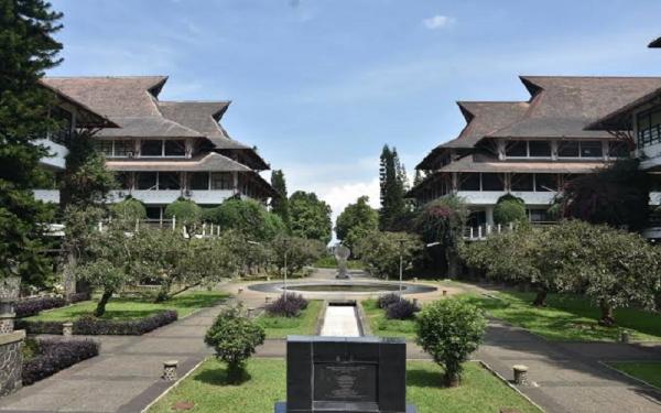 Perbandingan Biaya Kuliah Di 10 Kota Besar Di Indonesia: Panduan Lengkap Untuk Calon Mahasiswa Perbandingan Biaya Kuliah Di 10 Kota Besar Di Indonesia: Panduan Lengkap Untuk Calon Mahasiswa