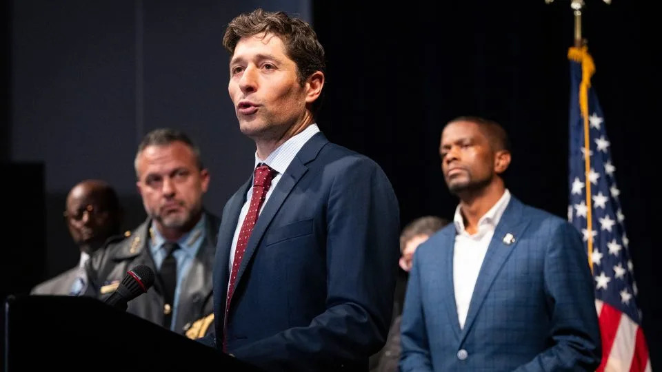 Anxiousness grips Minneapolis’s Somali group as immigration brokers zero in on the Twin Cities Anxiousness grips Minneapolis’s Somali group as immigration brokers zero in on the Twin Cities