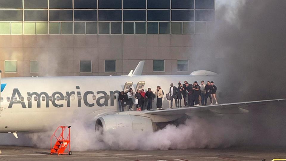 American Airways flight catches hearth at Denver airport American Airways flight catches hearth at Denver airport
