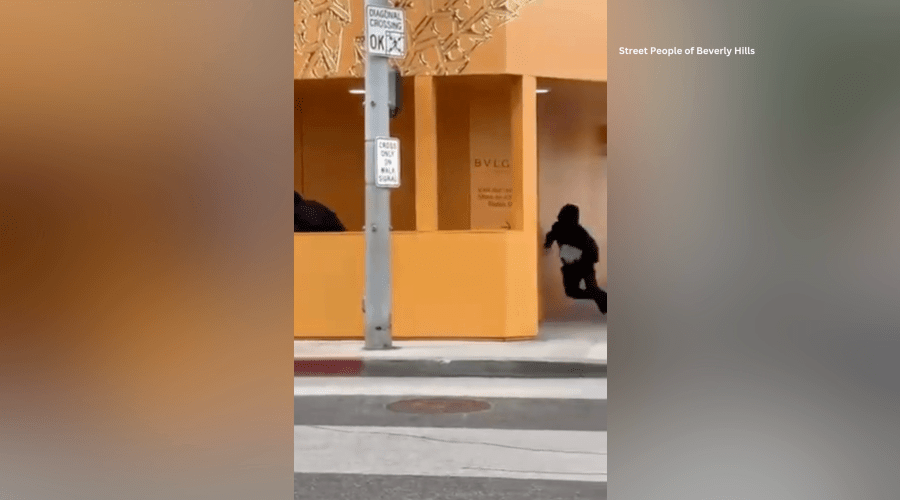 Armed robbers hit couple in broad daylight on high-end Beverly Hills avenue Armed robbers hit couple in broad daylight on high-end Beverly Hills avenue