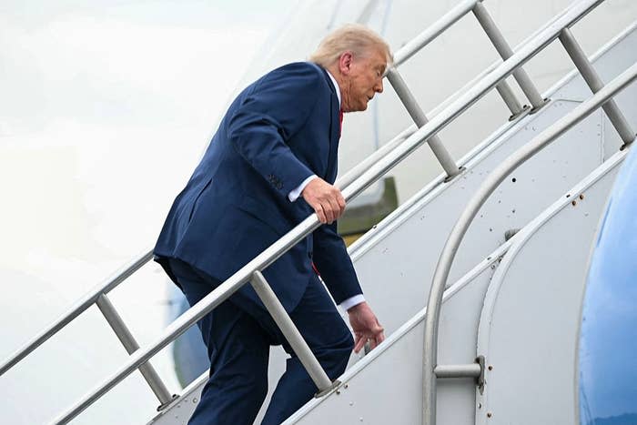 Everybody Is Saying The Identical Factor About This Video Of Donald Trump Tripping Everybody Is Saying The Identical Factor About This Video Of Donald Trump Tripping
