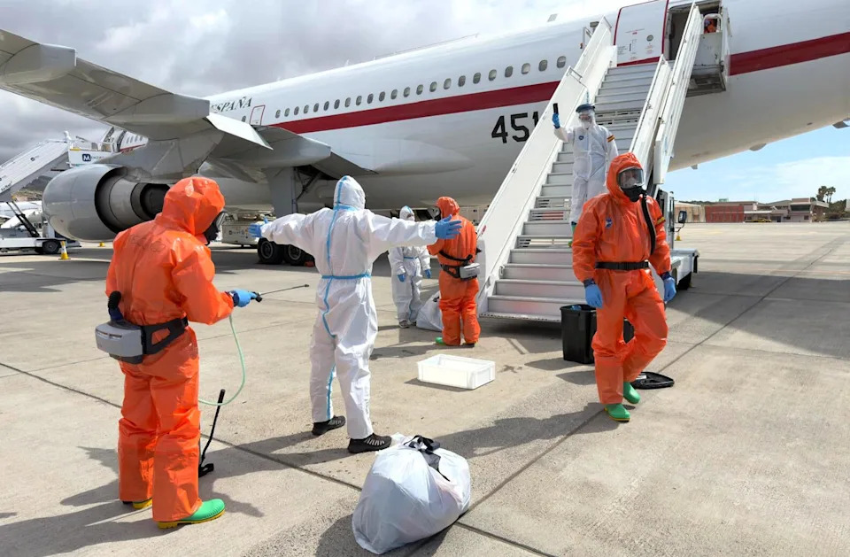 Individuals from hantavirus-hit ship arrive in U.S., together with 1 who examined optimistic Individuals from hantavirus-hit ship arrive in U.S., together with 1 who examined optimistic