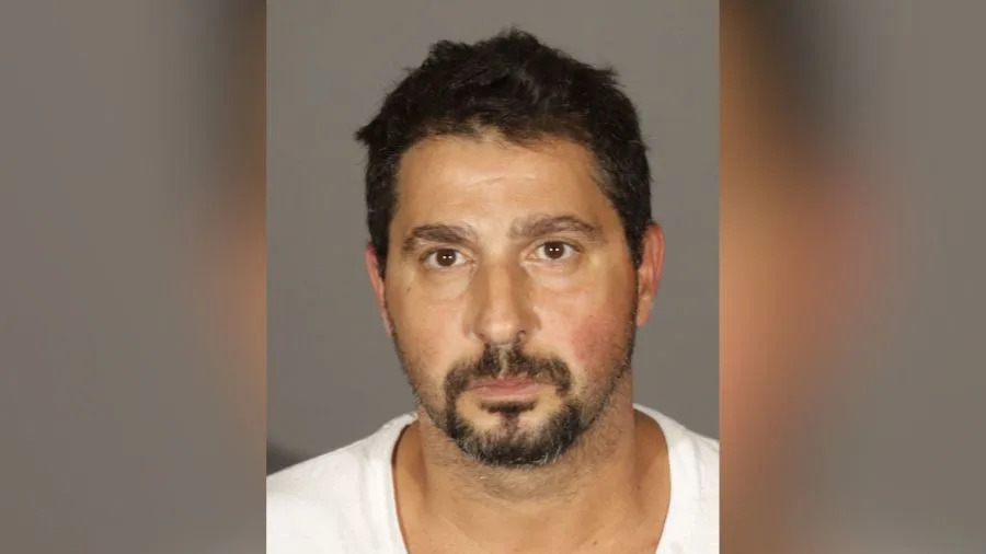 Marriage ceremony crashers arrested after stealing K in money from Glendale reception Marriage ceremony crashers arrested after stealing K in money from Glendale reception