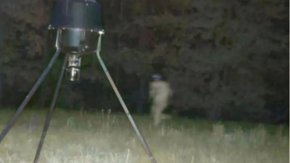 A particular forces veteran is accused of taking pictures his spouse and fleeing. A blurry path digicam photograph is his final sighting A particular forces veteran is accused of taking pictures his spouse and fleeing. A blurry path digicam photograph is his final sighting