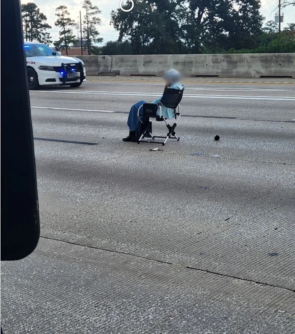 Armed 64-year-old girl blocks Texas freeway in garden chair throughout standoff: Officers Armed 64-year-old girl blocks Texas freeway in garden chair throughout standoff: Officers