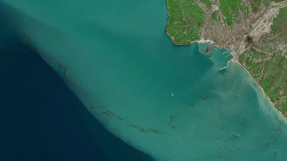 Russian city fears environmental catastrophe after Ukrainian drone strikes on refinery Russian city fears environmental catastrophe after Ukrainian drone strikes on refinery